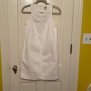 Preowned woman sleeveless  dress in excellent condition.